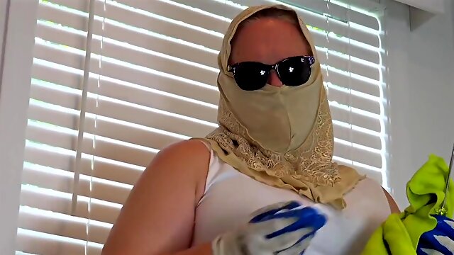 Clean Property In No Panties - Mini Skirt Maid Cleaning Lady Flashing Big Ass Close Up With Mini Dress, Bbw Ssbbw And Real Estate Agent