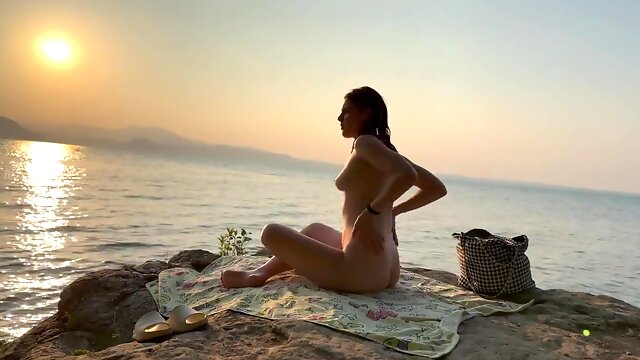 I Asked A Stranger To Put Me Some Sunscreen On A Nudist Beach