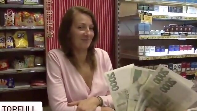 Se Fol A La Vendedora En La Tienda Por Dinero