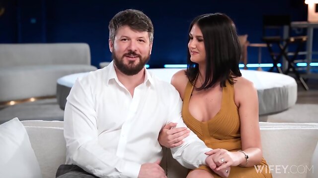 Sienna Rae - Fuck Front Of Husband, Rajshot