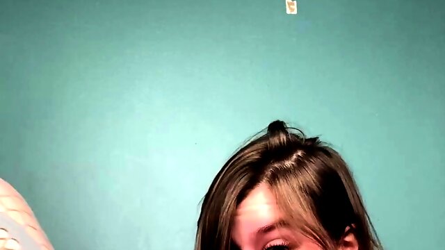 Webcam fun mature brunette with toys cum on cam