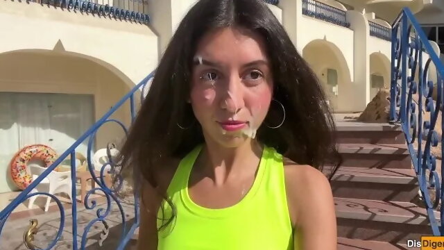 Loves Sperm, Öffentlich Ficken