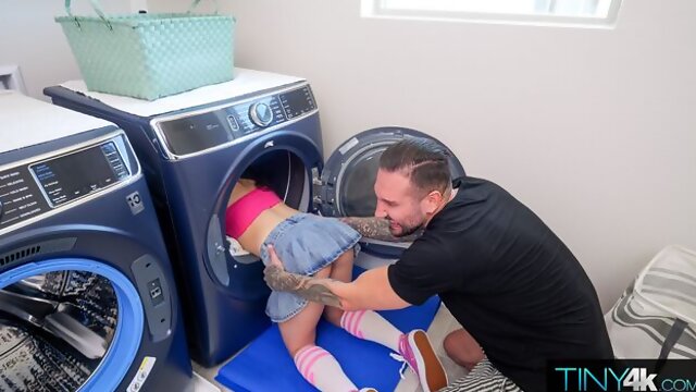 Tiny4K featuring Daisy Pheonixs blowjob action