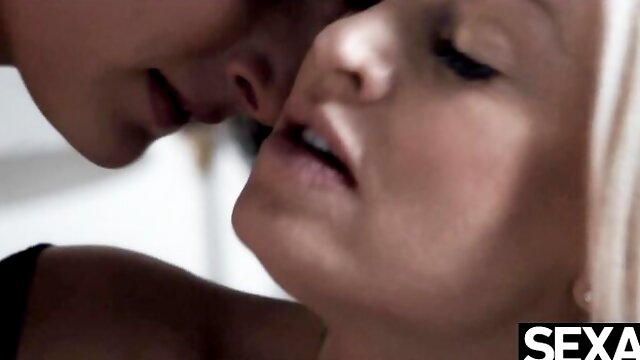 Hypnotic Lena Love and Leanne Laces trimmed pussy scene