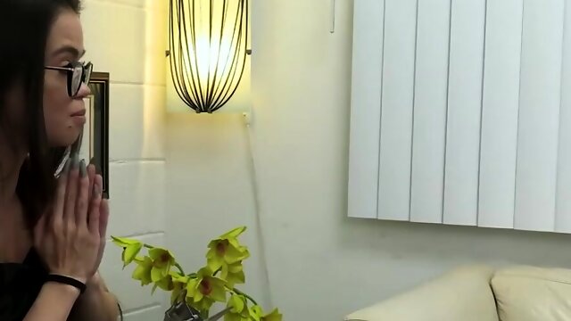 Fucking in threesome with the sexy milf Asian shrink