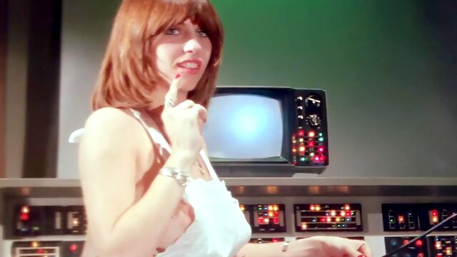 Vintage Passion Ignites with Experimental Threesome Love Play