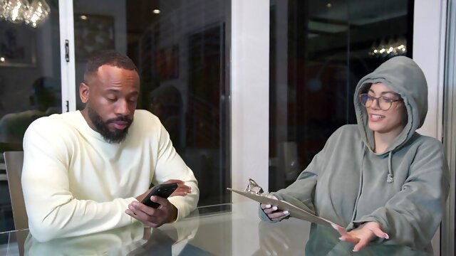 Amber Curves Mesmerize in Sensual Homemade Big Bliss