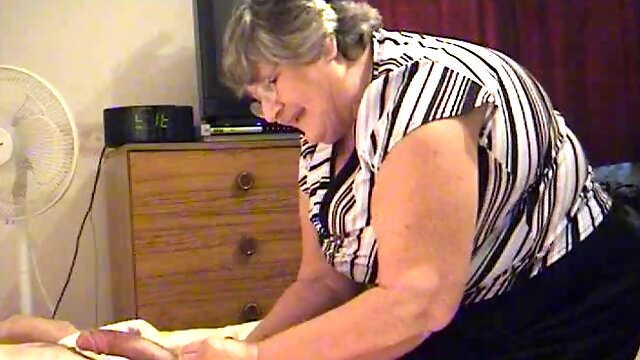 Libby Ellis Gives Tim A Close Shave: Blowjob, Cumshot  Bbw Porn