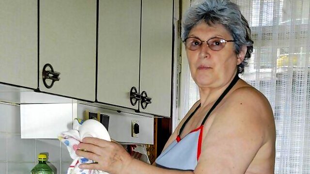 Gorgeous old lady Gerlinde is using a nice cucumber as a dildo