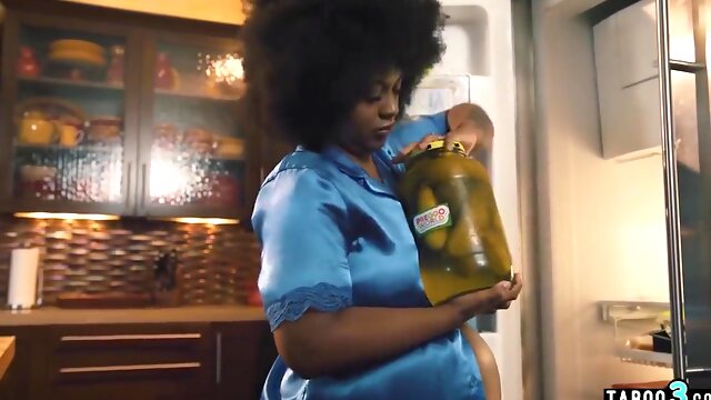 Pregnant Ebony Stepmommy Craving For A Penis - Avery Jane And Nathan Bronson