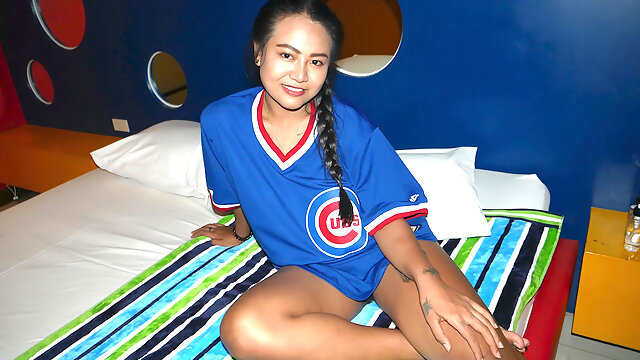 Big bum Thai mommy massage with happy end