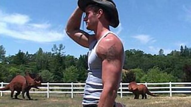 Kyle is a strong fucker who jerks off a lot