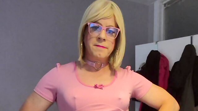 Pink sissy holly