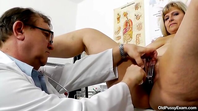 Sisi Blonde Pussy Exam