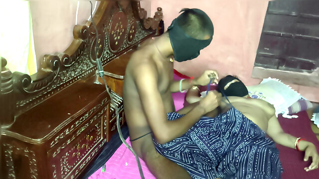 Indian Bhabhis Hot Boobs in Salwar Suit Were Sucked and Turned Red