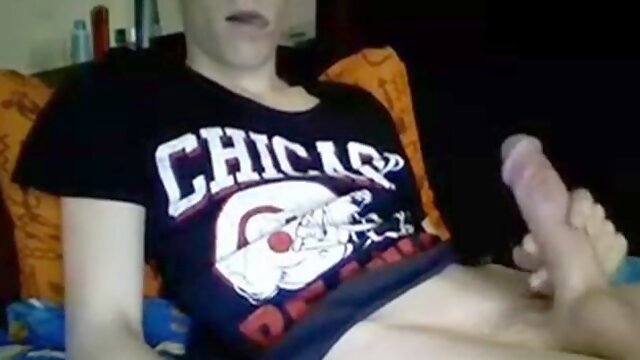 XXL Boi Cub Jacks Off