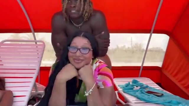 Large booty girls gravitate towards big dick men... even in public