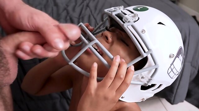 Interracial affair with hot facial finish for ebony slut