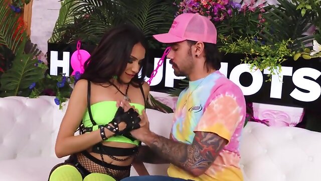 Латинки, Лизание Жопы