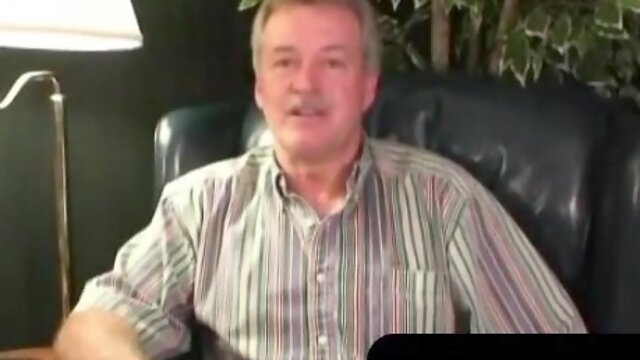 MenWorkinXXX.com - Old hunk does solo conversation and jerks on web cam heavily