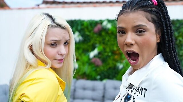 Nathy Oliveira and Isa Muller are enjoying mutual masturbation