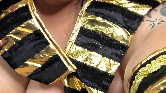 King Tut Fucks Her Pussy Rough