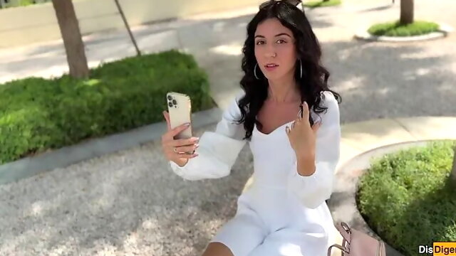 Public Agent Pickup - Beauty Agrees to Cumwalk for a New Iphone