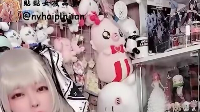 Attractive asian cosplay girl heart-stopping xxx scene