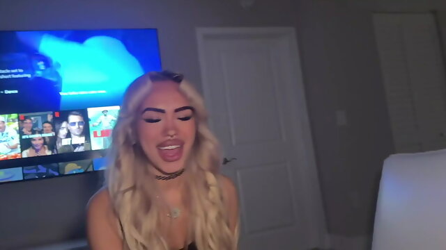 Sisters Best Friend Sneaks in Your Room ~ Luna Luxe ~ Household Fantasy ~