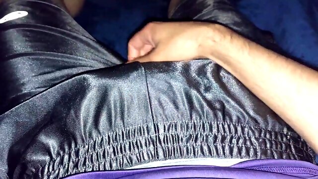 Chaqueta paja jalandomela masturbandome en cutoffs brillosos y calzon trusa chacal mexicano chacalito