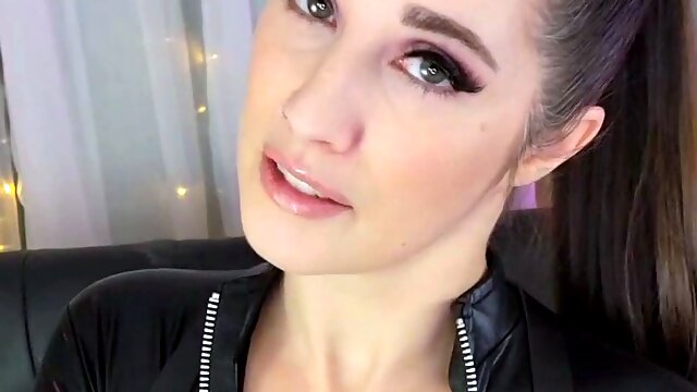 Hot brunette MILF playing with her toys on cam