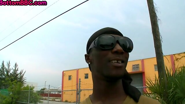 Black amateur bottom picked up and fucked outdoor by white