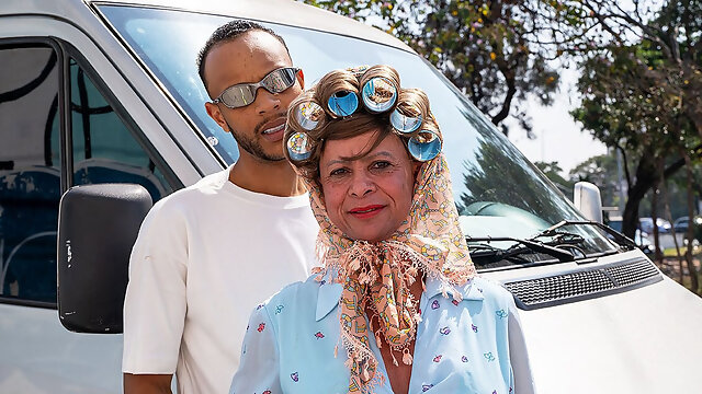 Muscle Mature Having Rough Anal in My Bus