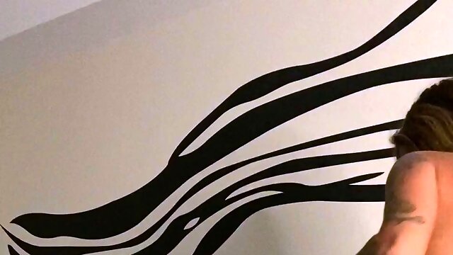 Brunette amateur webcam babe pleases pussy