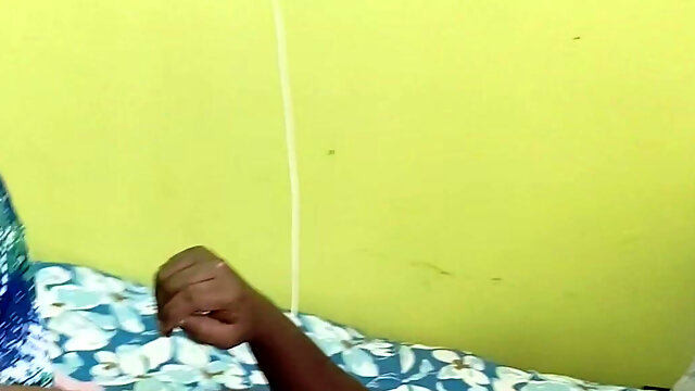 House Wife Fucks the Gas Cylinder Delivery Boy