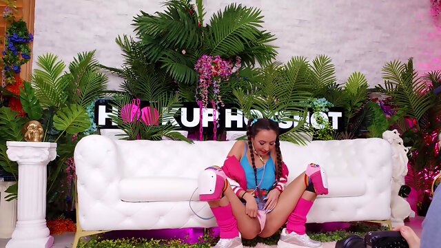 Derrière Les Coullisses, Casting