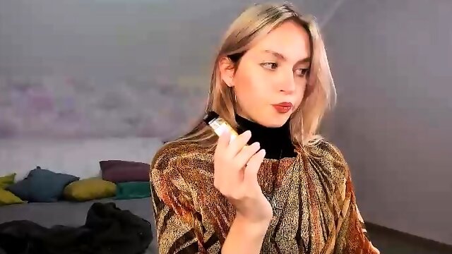 CLOSE UP OF TEENS PARADISE