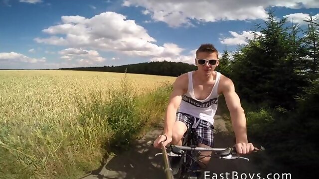 Ronnie the public masturbator gets to enjoy stroking