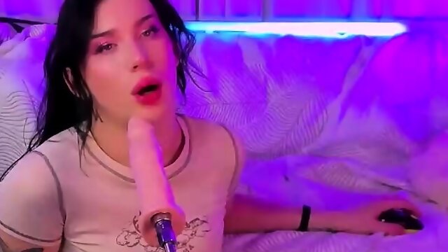 Close up MILF masturbation