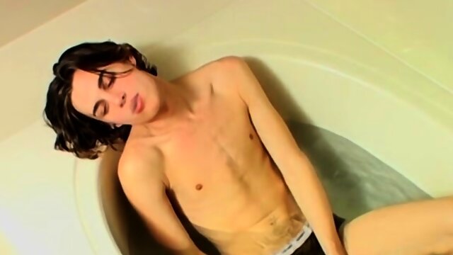 BoysSmoking Smooth Ayden James Gets Hot And Smoky In The Tub