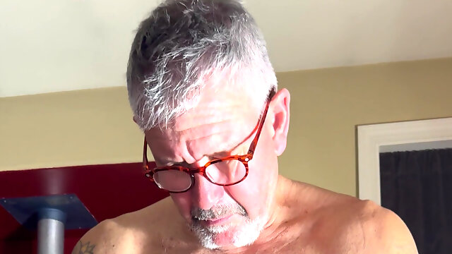 Bonewizzard Worships His Queens Feet