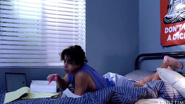 Shane Cook And Gabe Bradshaw In Anal Adventures In College