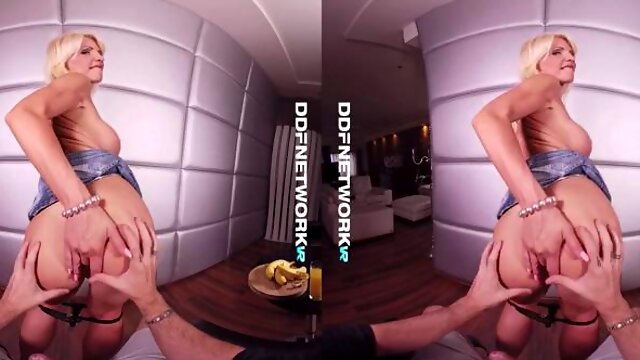 Naughty: Big Tits, Big Ass  Blowjob VR Porn