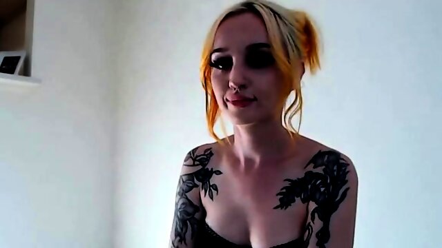 Tasty amateur blonde babe masturbating on web cam