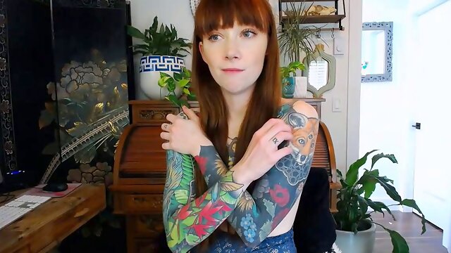 Amateur Webcam Teen Flashes Masturbates