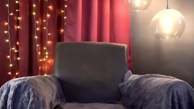 StripCamFun Blonde Amateur MILF Webcam for You