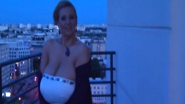 StripCamFun Blonde Amateur MILF Webcam for You