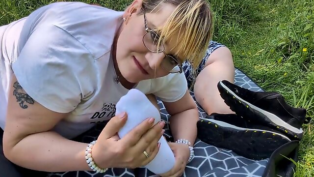 Pampered soles in the countryside: I savor every toe of Sarah