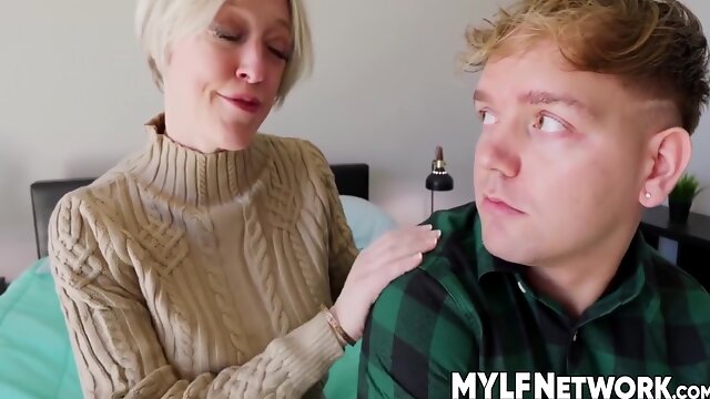 Stepmothers Body - Stepson Cant Resist Fucks Her All Night Long With Dee Williams