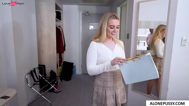 Housekeeping Hottie - New Life For A Housemaid